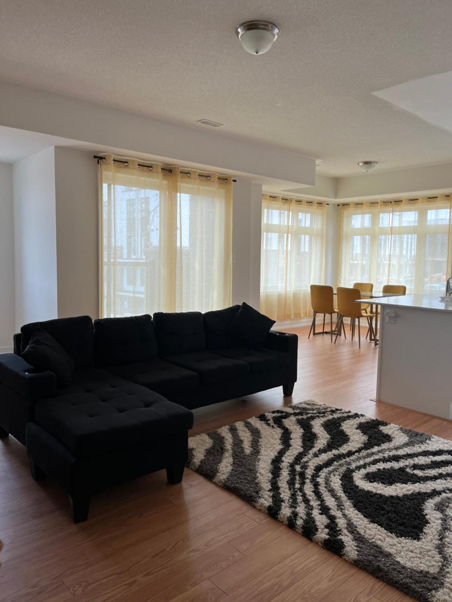 Luxury Brand New Townhouse In Ontario Apartment