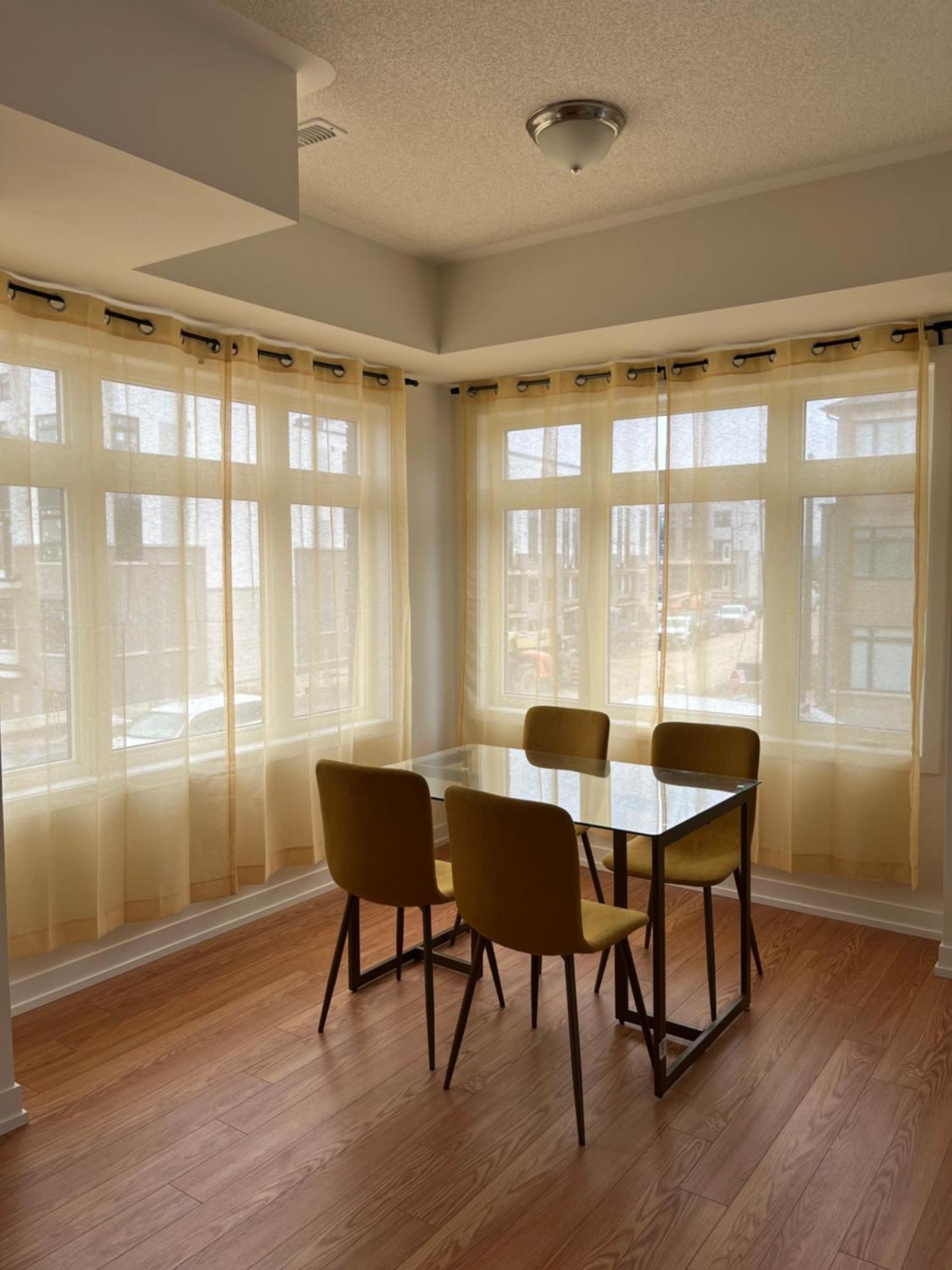 Luxury Brand New Townhouse In Ontario Apartment *