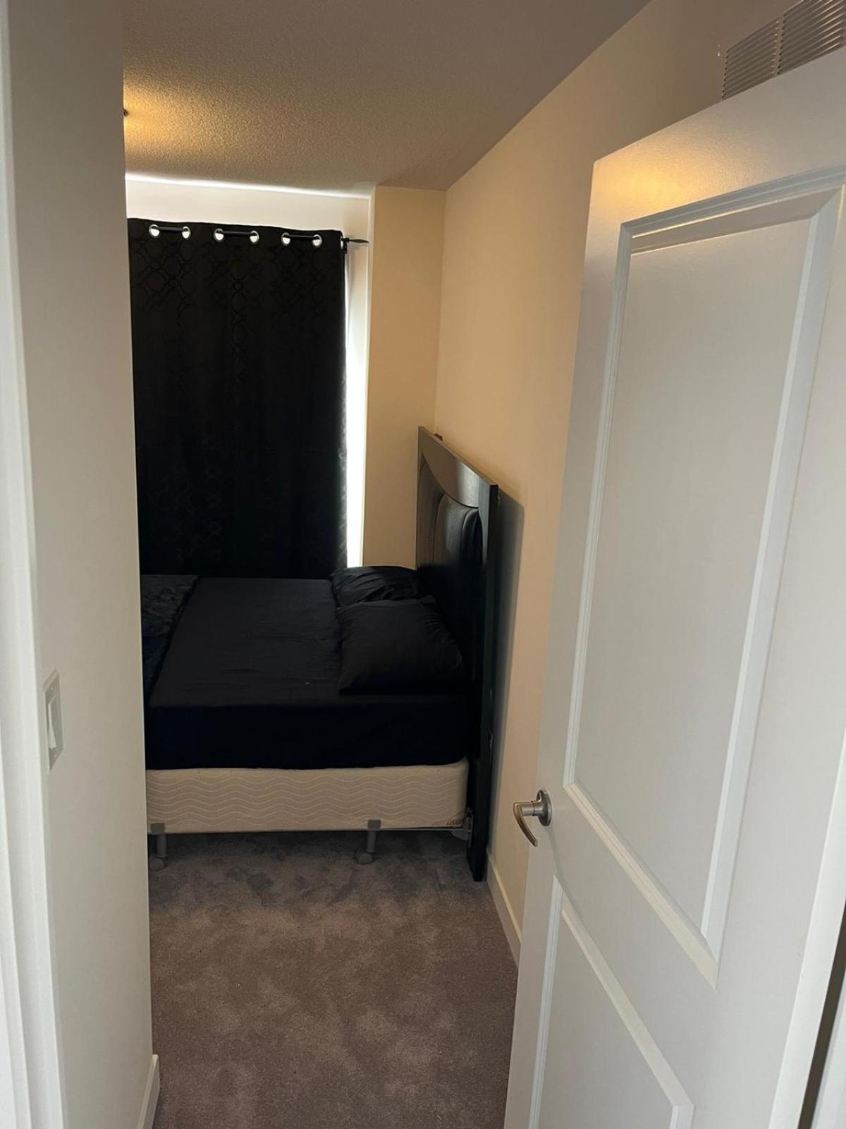 Luxury Brand New Townhouse In Ontario Apartment