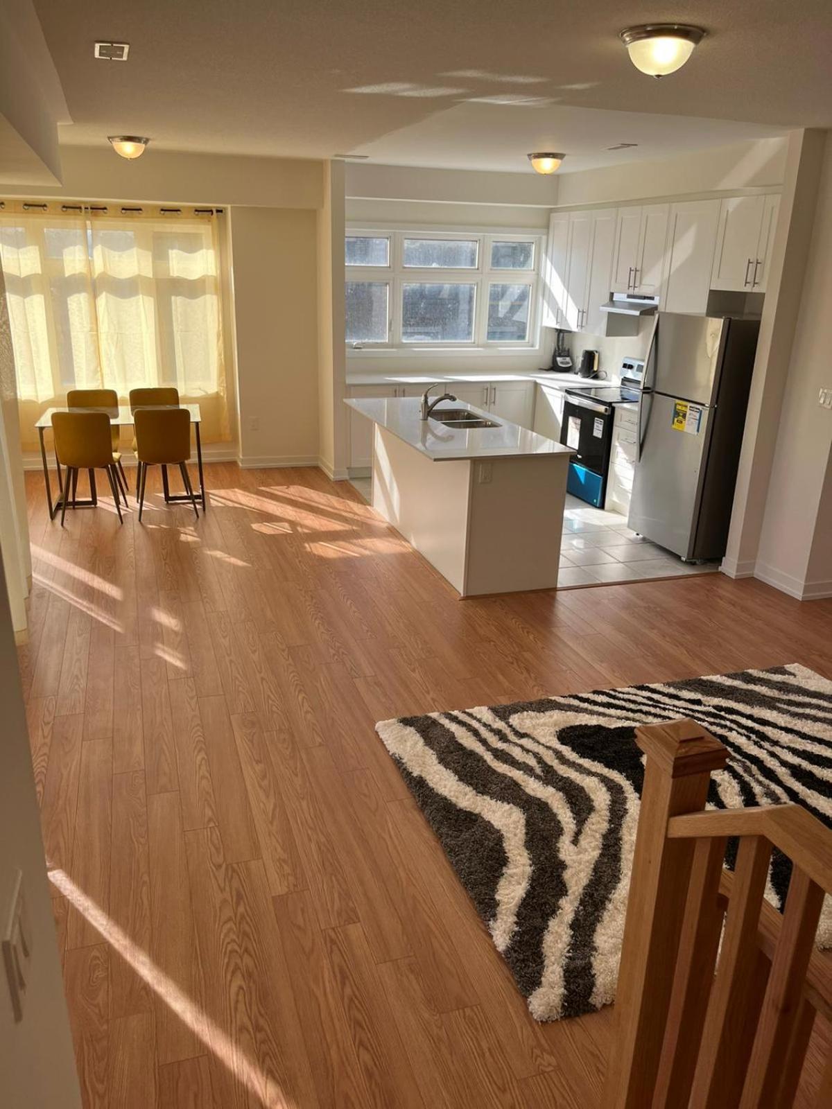 Luxury Brand New Townhouse In Ontario * Milton