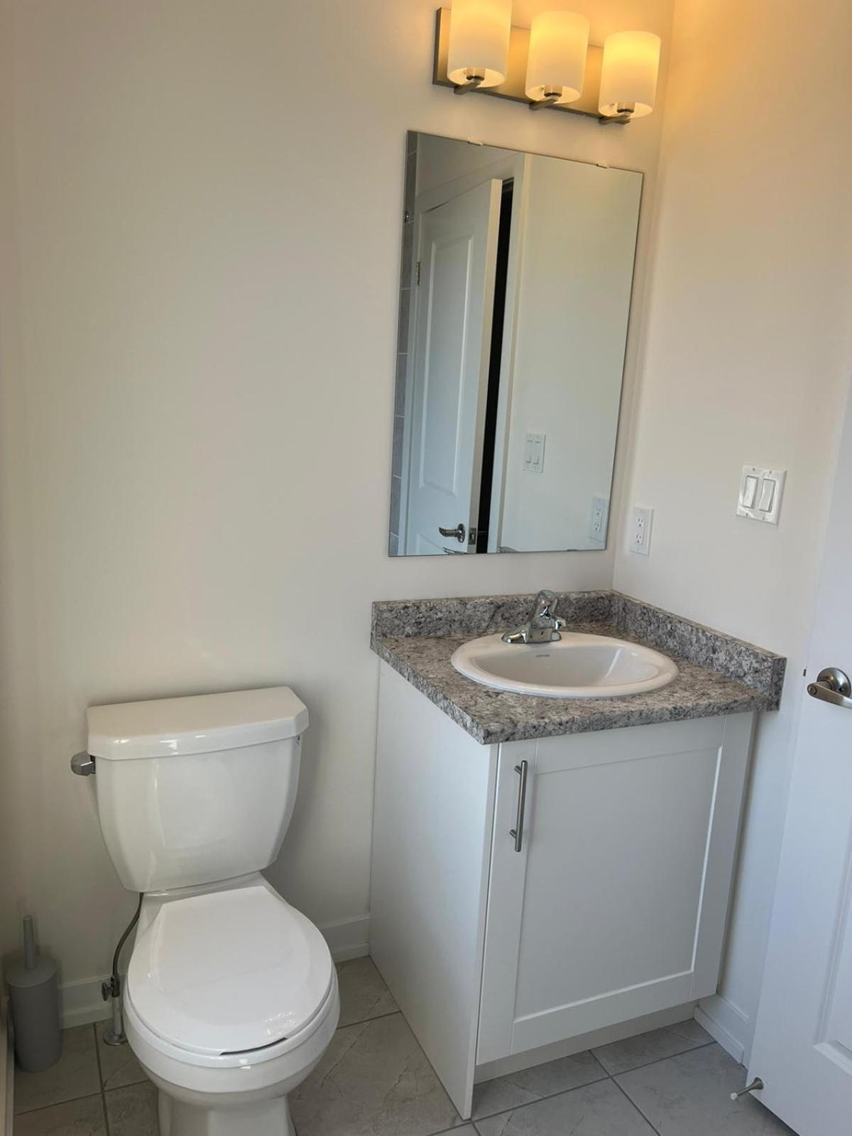 Apartment Luxury Brand New Townhouse In Ontario *