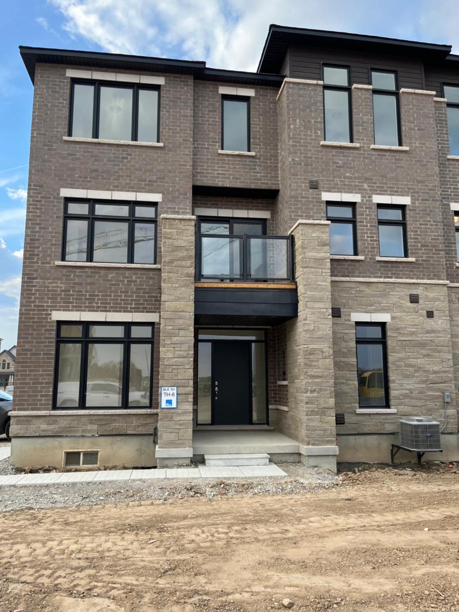 Apartment Luxury Brand New Townhouse In Ontario