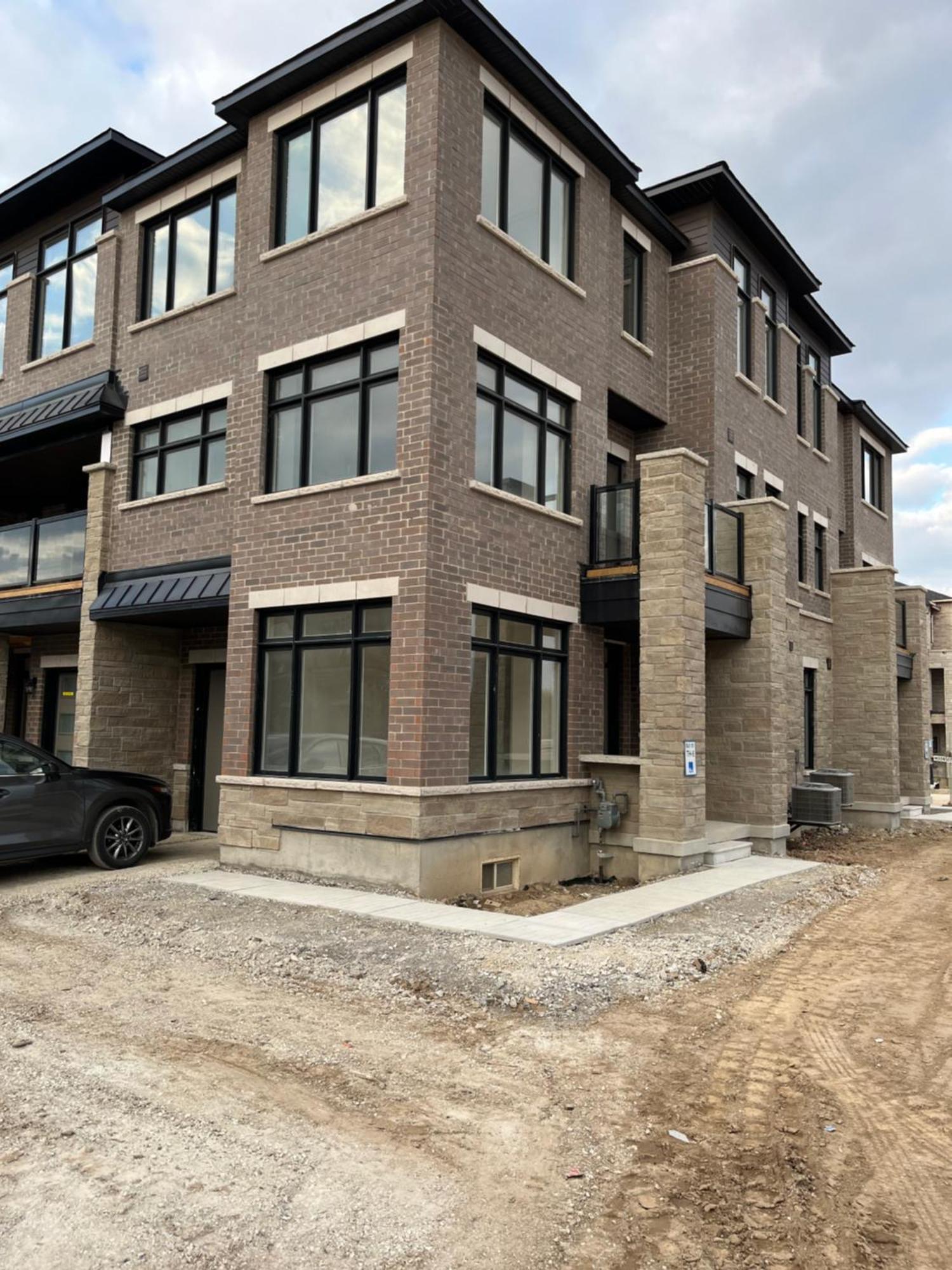 Luxury Brand New Townhouse In Ontario Apartment *